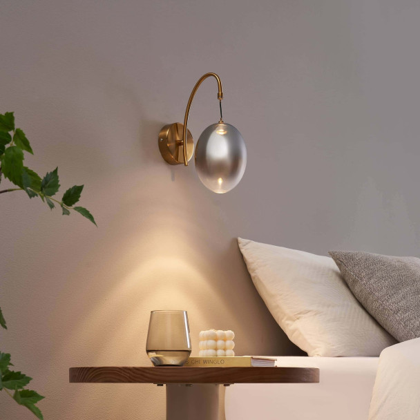 Applique dorée LED en arc avec globe ovale...