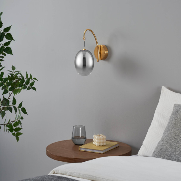 Applique dorée LED en arc avec globe ovale...