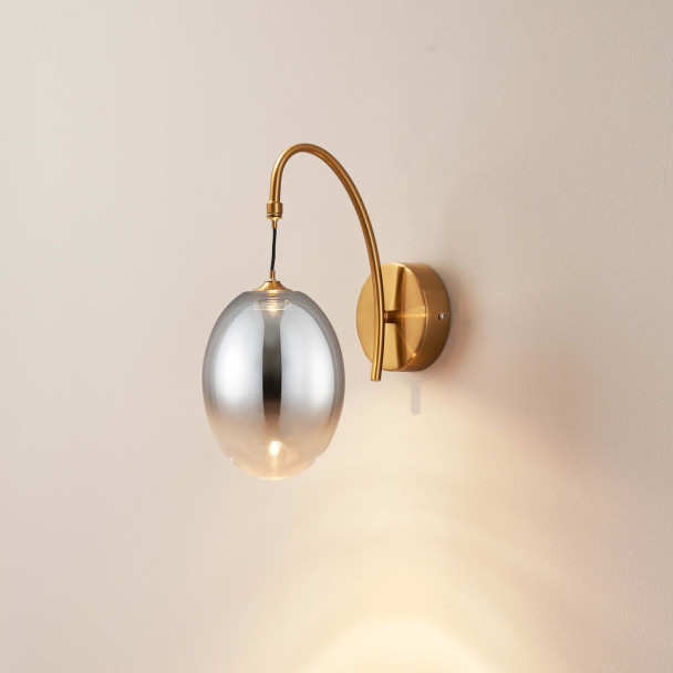Applique dorée LED en arc avec globe ovale...