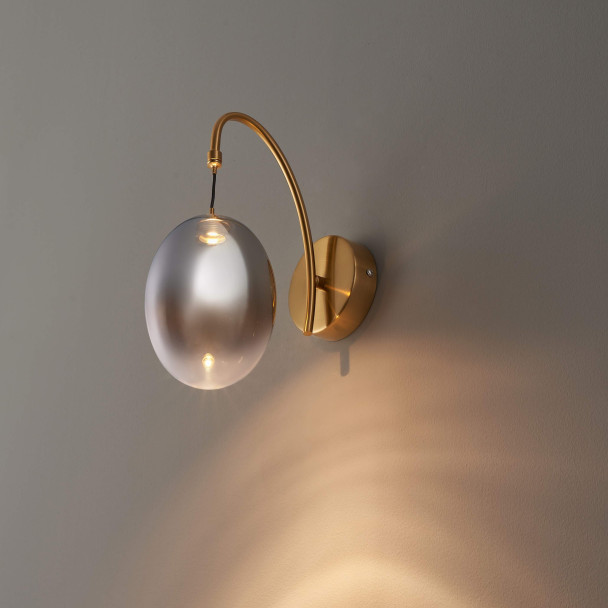 Applique dorée LED en arc avec globe ovale...