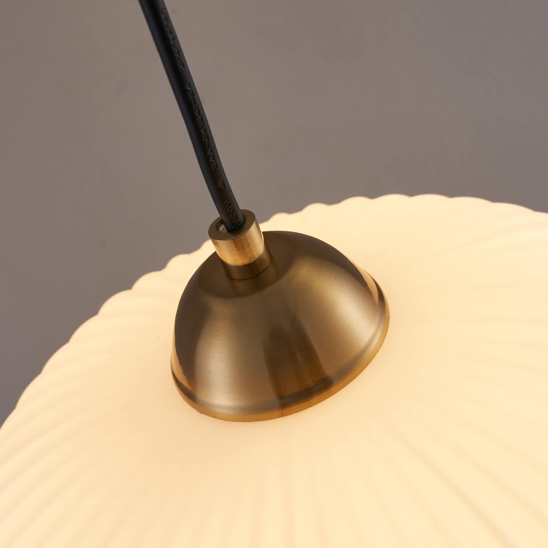 Suspension Ambrine Detail